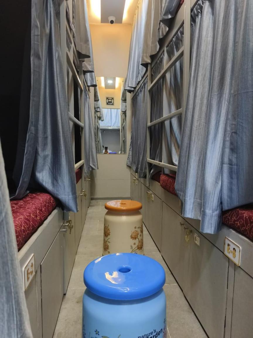 Rest Inn Hostel Dormitory - Mumbai, Mumbai